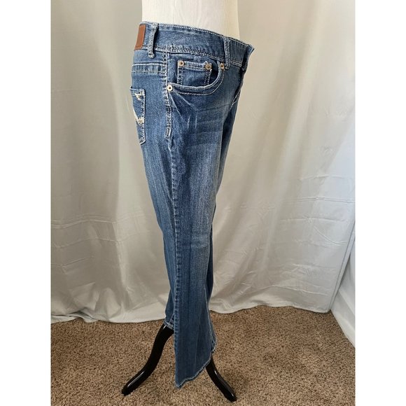 Maurices Medium Wash Mid-Rise Curvy Boot Cut Fit Jeans - Picture 4 of 12